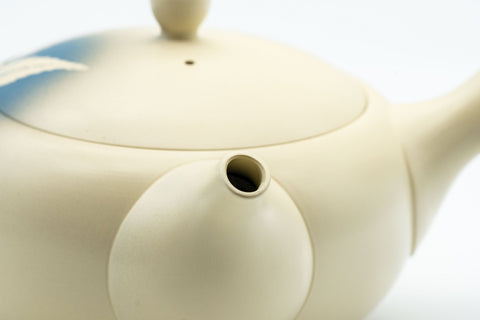 Tezumi — Japanese Kyusu - Ivory Momiji Takasuke Tokoname-yaki Debeso Teapot - 260ml — closeup of the painted decoration