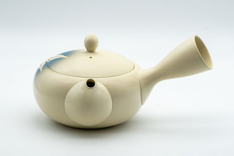 Tezumi — Japanese Kyusu - Ivory Momiji Takasuke Tokoname-yaki Debeso Teapot - 260ml — side view showing the spout