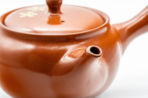 Japanese Kyusu - 宗山窯 Sakura Tokoname-yaki Obi-ami Teapot - 330ml - side profile showing the spout and handle