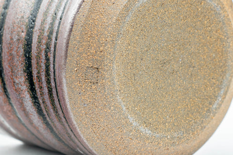 Japanese Teacup - Ribbed Tsutsu-gata Yunomi - 130ml - closeup of the unglazed foot and base