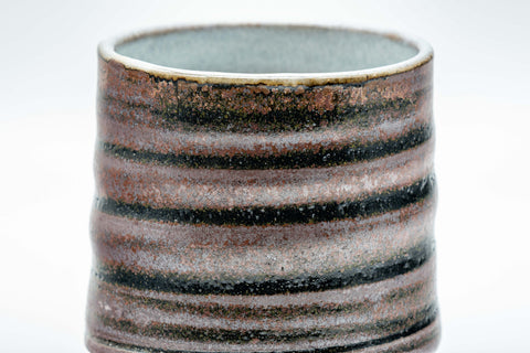 Japanese Teacup - Ribbed Tsutsu-gata Yunomi - 130ml - closeup of the ribbed red and black glazed exterior