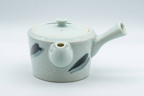 Tezumi — Japanese Kyusu - Porcelain Debeso Teapot - 250ml — three-quarter view