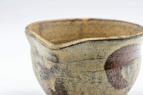 Tezumi — Japanese Katakuchi - Beige Glazed Yuzamashi Water Cooler - 140ml — closeup of the foot