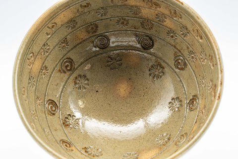 Japanese Matcha Bowl - Floral Gohonte Sugi-nari Chawan - 350ml - wide view of the underside and lower body