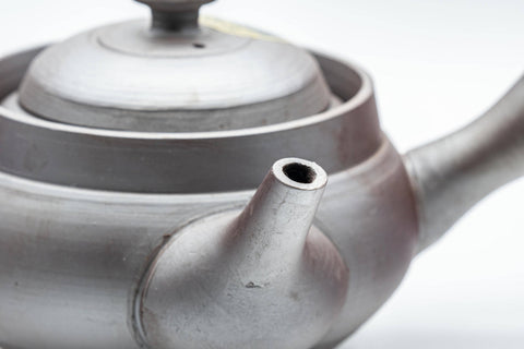 Tezumi — Japanese Kyusu - Classic Banko-yaki Teapot - 220ml — closeup of the decoration
