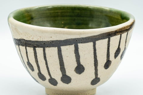 Japanese Matcha Bowl - Sugi-nari Oribe-yaki Chawan - 400ml - front view of the iron-painted exterior