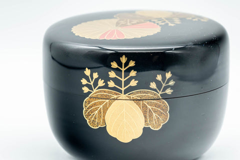 Japanese Natsume - Hira-Natsume Chrysanthemum Lacquer Matcha Tea Caddy - 100ml - angled view of the gold chrysanthemum decoration