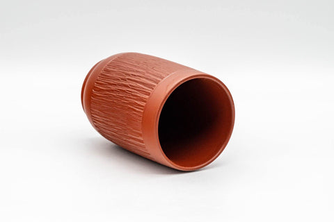 Tezumi — Japanese Teacup - Engraved Tsutsu-gata Tokoname-yaki Yunomi - 190ml — three-quarter view