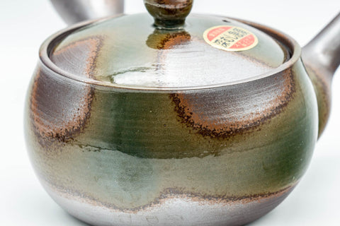 Tezumi — Japanese Kyusu - Green Ash Glazed Banko-yaki (萬古焼) Teapot - 275ml — closeup of the base