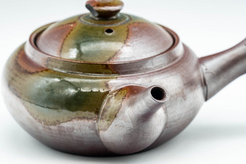 Tezumi — Japanese Kyusu - Ash Glazed Banko-yaki Teapot - 225ml — side profile showing the spout and handle