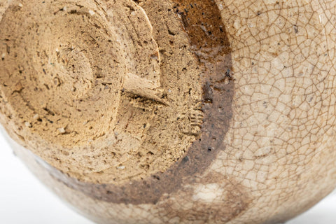 Japanese Teacup - Beige Drip-Glazed Yunomi - 180ml - closeup of the underside and clay foot ring
