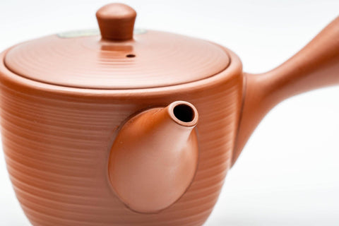 Tezumi — Japanese Kyusu - Classic Tokoname-yaki Ribbed Teapot with Fine Mesh Strainer - 200ml — side profile showing the spout and handle