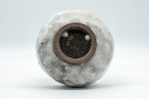 Japanese Matcha Bowl - Snowy Wabi-Sabi Hantsutsu-gata Chawan - 300ml - underside of the bowl showing the foot ring