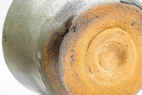 Tezumi — Japanese Matcha Bowl - Green Drip-Glazed Wabi-Sabi Winter Chawan - 300ml — closeup of the foot