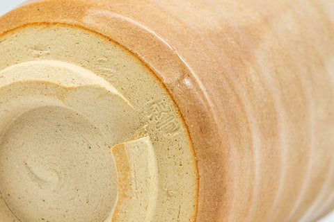 Japanese Teacup - Beige Tsutsu-gata Hagi-yaki Yunomi - 150ml - closeup of the underside showing the foot