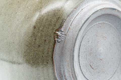 Japanese Tea Set - Otani-yaki Do-ake Houhin Teapot and Yunomi Teacup - 250ml - closeup of the olive green glaze and foot