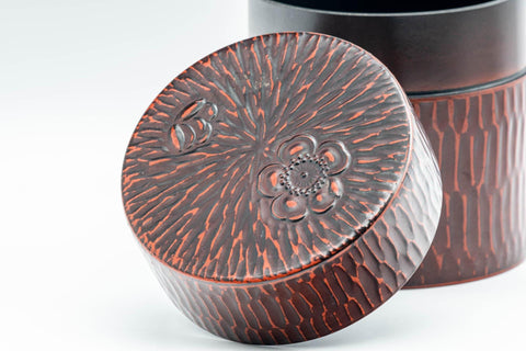 Tezumi — Japanese Chazutsu - Floral Textured Lacquer Tea Canister - 300ml — closeup of the finish