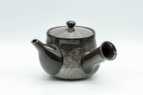 Japanese Tea Set - Yokoishi Gagyu Musashino Kyusu with 5 Yunomi - three-quarter view of the teapot with its lid