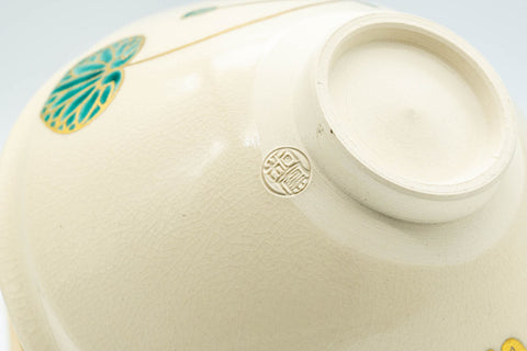 Japanese Matcha Bowl - Kyo-yaki Tenmoku-gata Chawan by Tezuka Kiriho - 250ml - closeup of the underside and foot