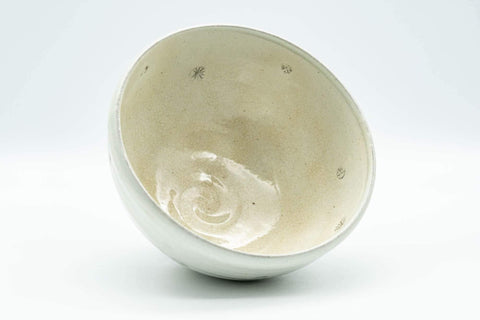 Tezumi — Japanese Matcha Bowl - Sugi-nari Chrysanthemums White Chawan- 400ml — three-quarter view