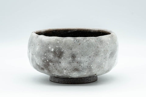 Japanese Matcha Bowl - Snowy Wabi-Sabi Hantsutsu-gata Chawan - 300ml - front view of the snowy white wabi-sabi bowl