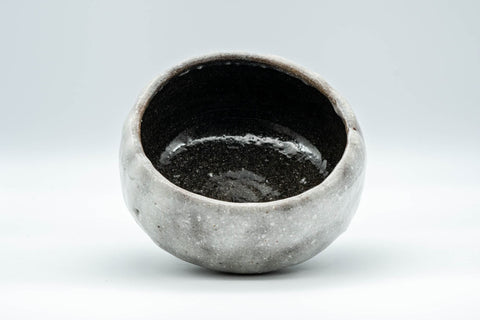 Japanese Matcha Bowl - Snowy Wabi-Sabi Hantsutsu-gata Chawan - 300ml - view into the dark interior from above