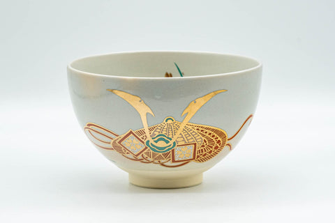 Japanese Matcha Bowl - Floral Kyo-yaki Chawan - 400ml - front view of the beige bowl showing the gilded decoration