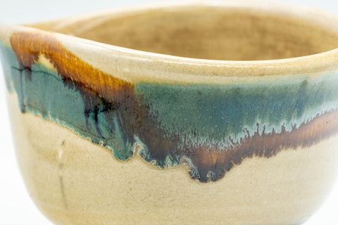 Tezumi — Japanese Katakuchi - Beige and Blue Drip-Glazed Water Cooler - 250ml — closeup of the foot