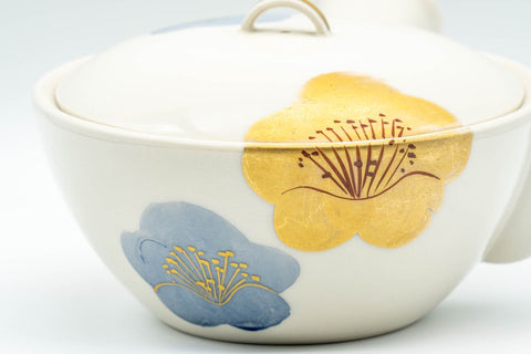 Tezumi — Japanese Kyusu - Floral Porcelain Debeso Teapot - 400ml — closeup of the decoration