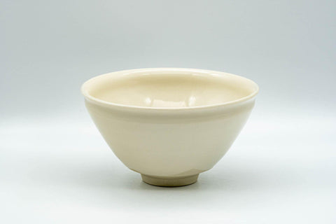 Tezumi — Japanese Matcha Bowl - Teiichi Oketani 定一桶谷 White Shiro Tenmoku Kyo-yaki Chawan - 250ml — front view