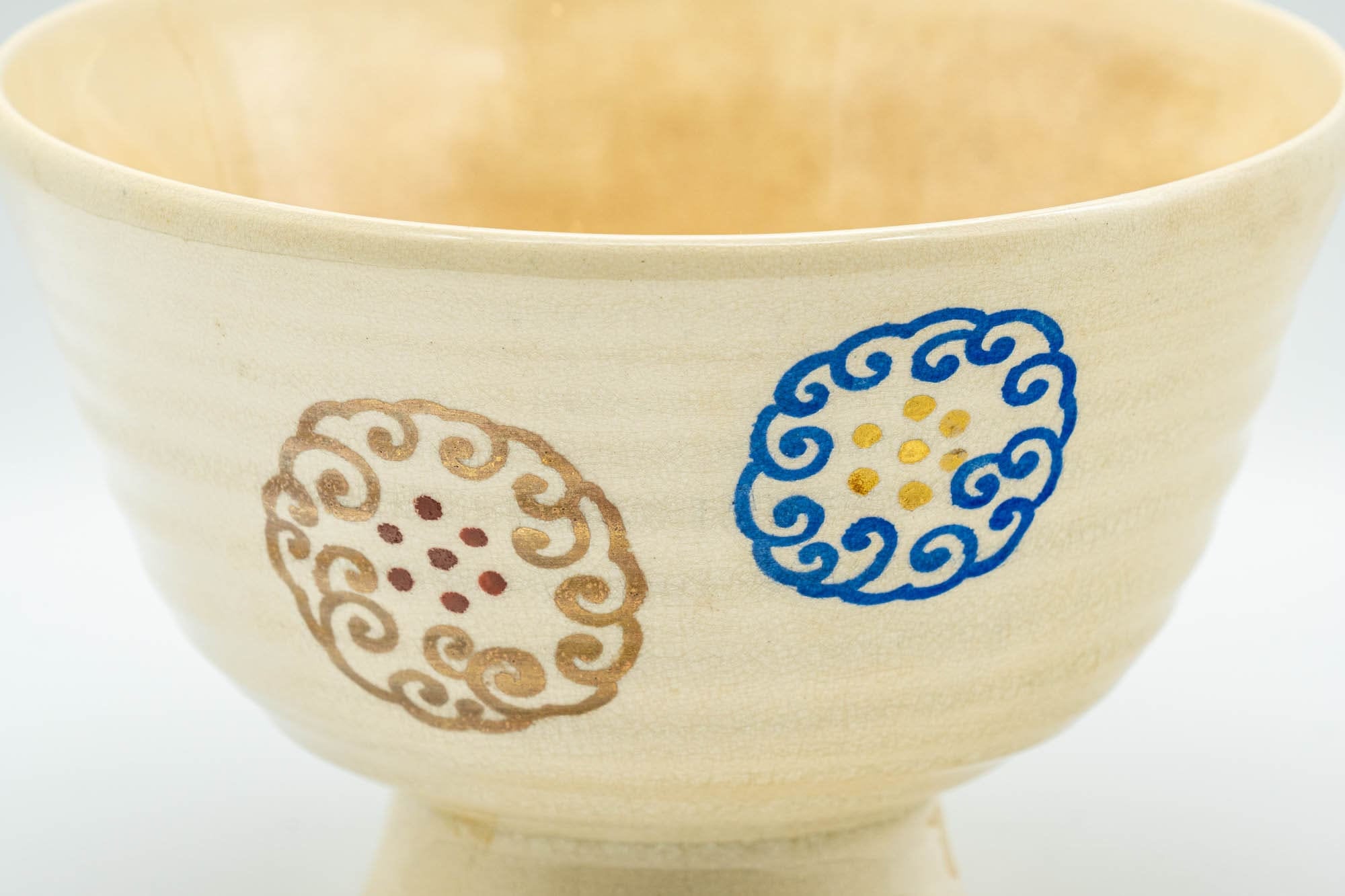 Japanese Matcha Bowl - Beige Emblemed Kyo-yaki Chawan - 250ml - Thumbnail 4