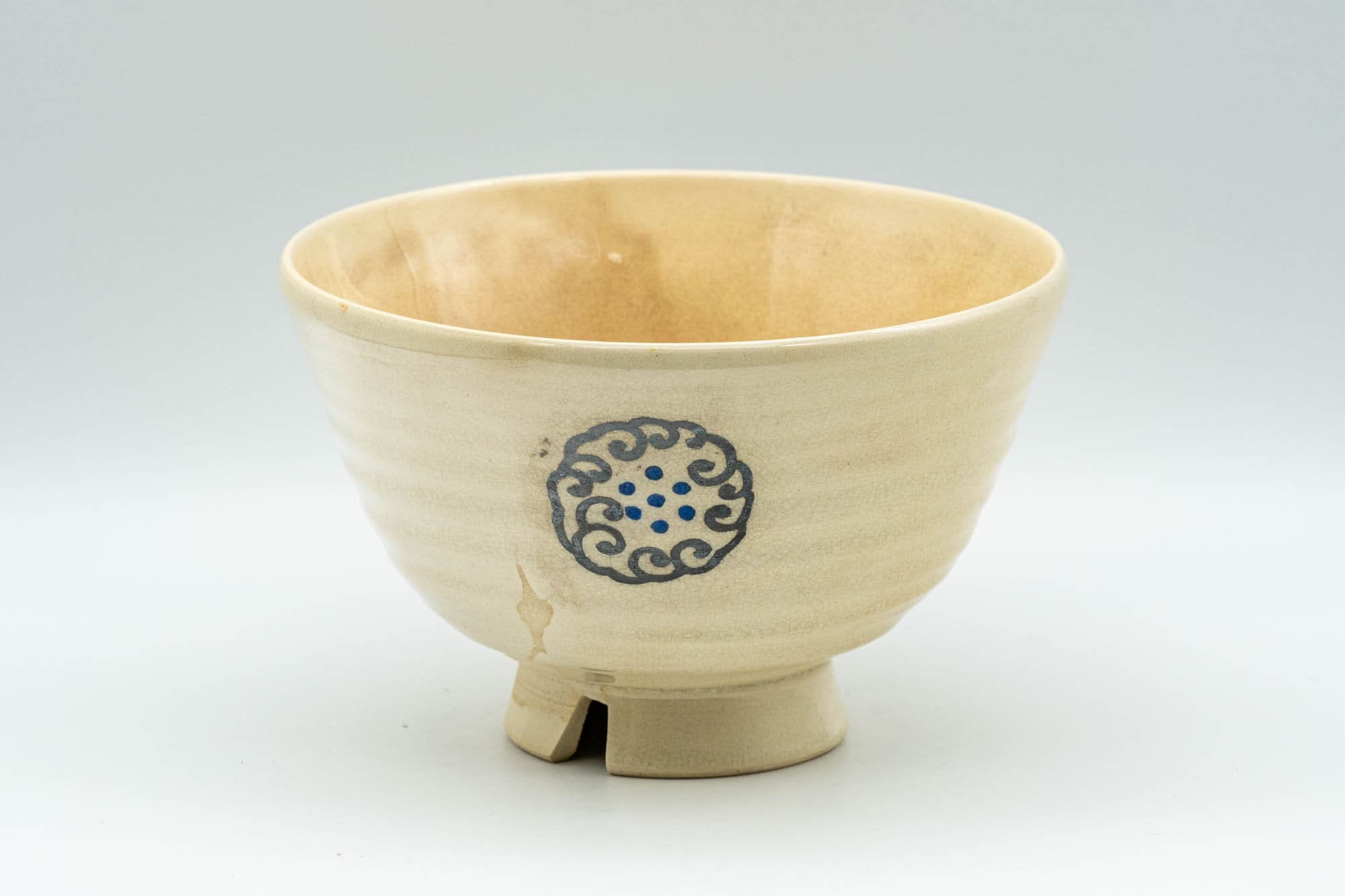 Japanese Matcha Bowl - Beige Emblemed Kyo-yaki Chawan - 250ml - Thumbnail 3