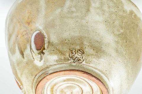 Japanese Matcha Bowl - Milky Drip-Glazed Beige Chawan - 450ml - closeup of the underside showing the foot