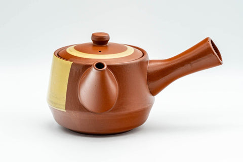 Tezumi — Japanese Tea Set - Mountainous Tokoname-yaki Debeso Kyusu with 3 Yunomi Teacups — the teapot side view with the handle