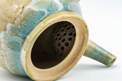 Tezumi — Japanese Kyusu - 上野焼 Turquoise Drip Glazed Agano-yaki Teapot - 325ml — interior view showing the filter