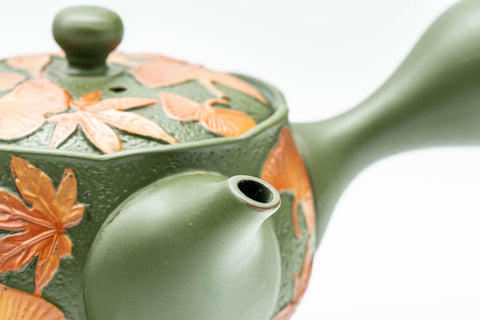 Tezumi — Japanese Kyusu - Ginko Maple Leaf Tokoname-yaki Teapot  - 260ml — closeup of the decoration