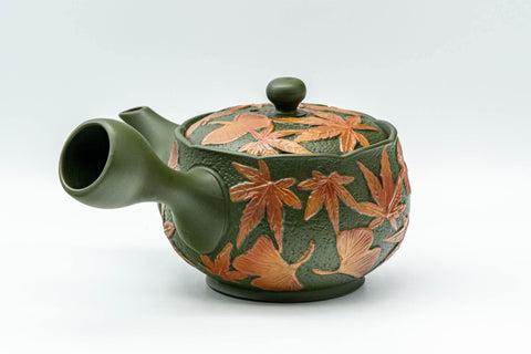 Tezumi — Japanese Kyusu - Ginko Maple Leaf Tokoname-yaki Teapot  - 260ml — top-down view of the lid
