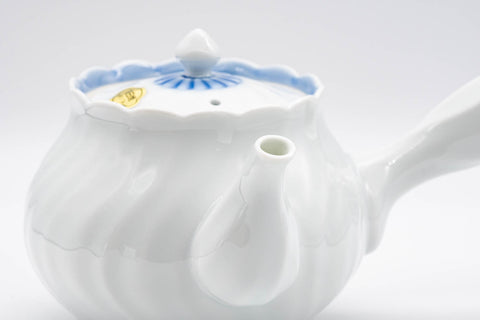 Japanese Kyusu - White Porcelain Arita-yaki Debeso Teapot - 300ml - closeup of the ribbed white porcelain body and spout with blue trim