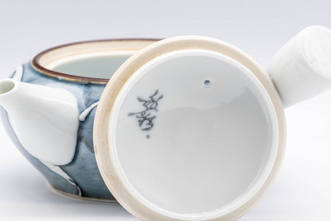 Japanese Kyusu - Porcelain Swirl Debeso Teapot - 280ml - closeup of the underside