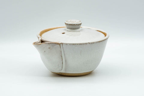 Tezumi — Japanese Tea Set - 赤膚山 Akiyama Kiln - Houhin Teapot and Katakuchi Water Cooler — the teapot side view with the handle