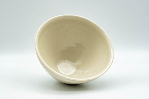 Tezumi — Japanese Matcha Bowl - Teiichi Oketani 定一桶谷 White Shiro Tenmoku Kyo-yaki Chawan - 250ml — three-quarter view