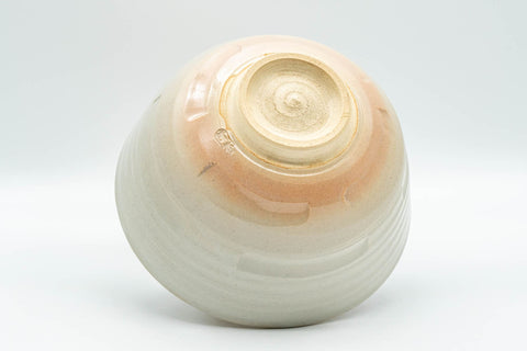 Japanese Matcha Bowl - Spiral Carvings Kyo-yaki Chawan 晴香 - 350ml - underside view showing the foot and peach-toned base