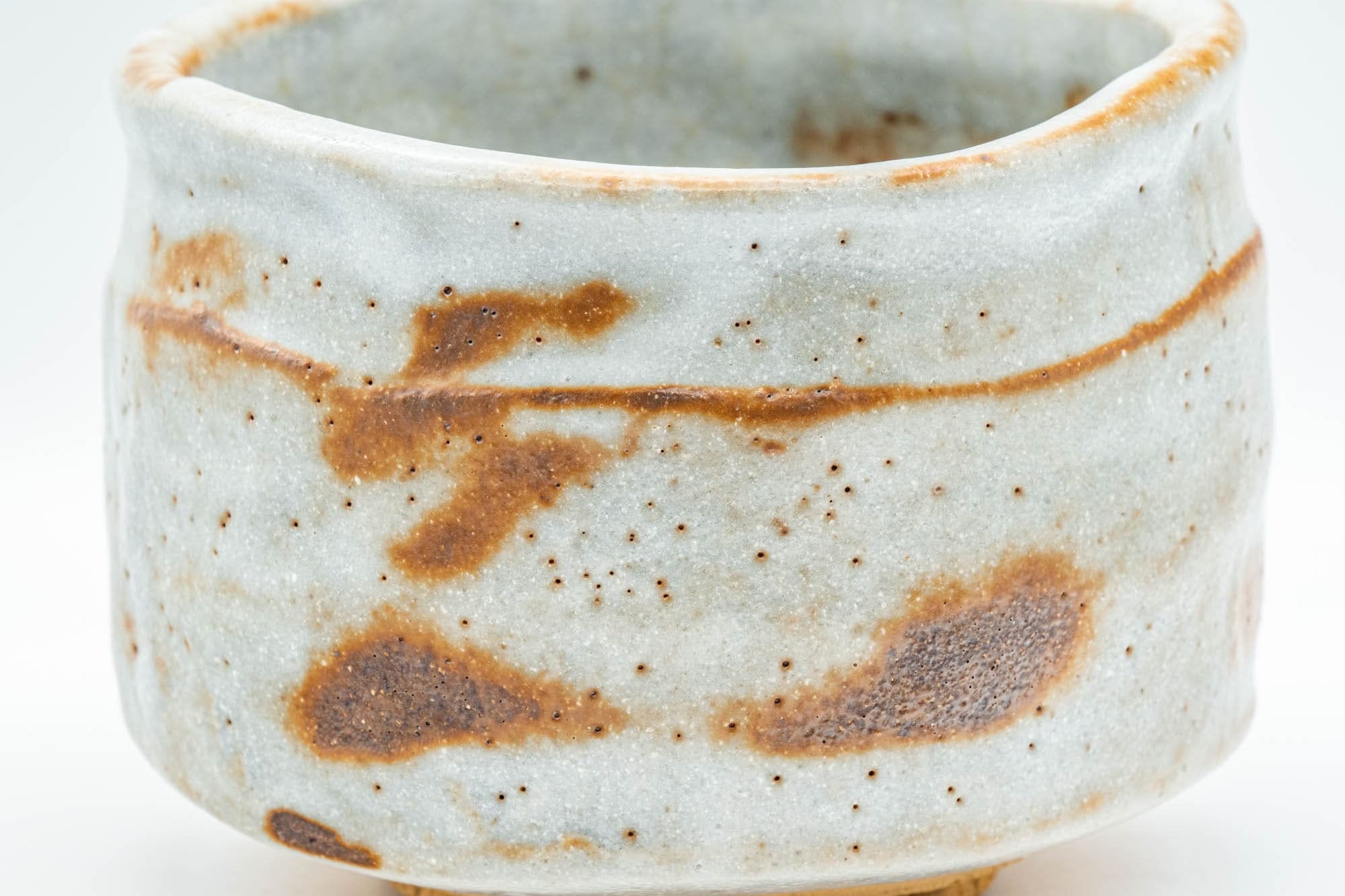 Japanese Matcha Bowl - Tall Yuzuhada Shino Glazed Hantsutsu-gata Chawan - 600ml