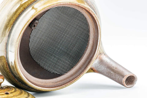 Tezumi — Japanese Kyusu - 萬古焼 Green Ash Glazed Banko-yaki Teapot - 250ml — side profile showing the spout and handle