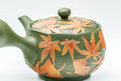 Tezumi — Japanese Kyusu - Ginko Maple Leaf Tokoname-yaki Teapot  - 260ml — closeup of the base
