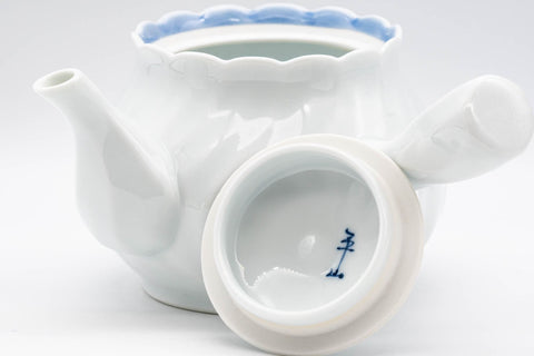 Japanese Kyusu - White Porcelain Arita-yaki Debeso Teapot - 300ml - top-down view showing the opening and blue trim