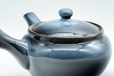 Tezumi — Japanese Kyusu - Blue Gradient Mesh Filter Teapot - 340ml — closeup of the decoration