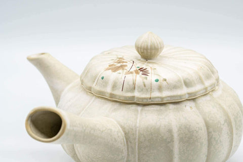 Tezumi — Japanese Kyusu - Floral Pumpkin-shaped Debeso Teapot - 300ml — closeup of the base