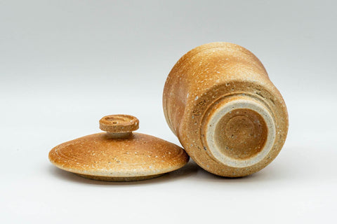 Tezumi — Japanese Teacup - Beige Wabi-Sabi Lidded Yunomi - 120ml — tipped to show the interior