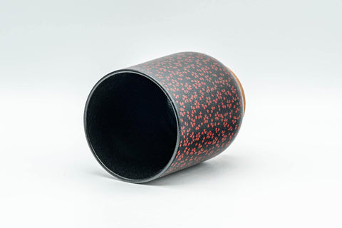 Tezumi — Japanese Teacup - Black Red Floral Tsutsu-gata Yunomi  - 180ml — three-quarter view